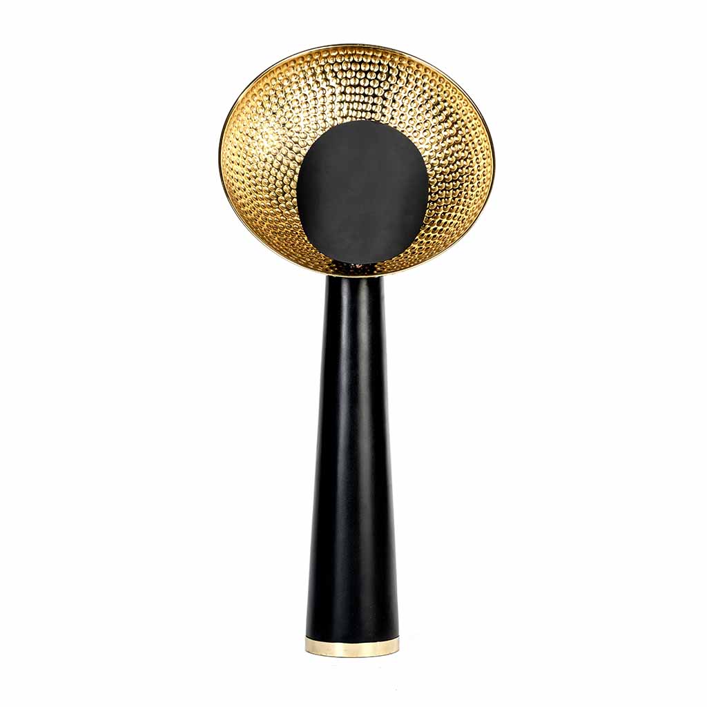 Magnus-Lamp-Studio-1.jpg Magnus Table Lamp in Pakistan